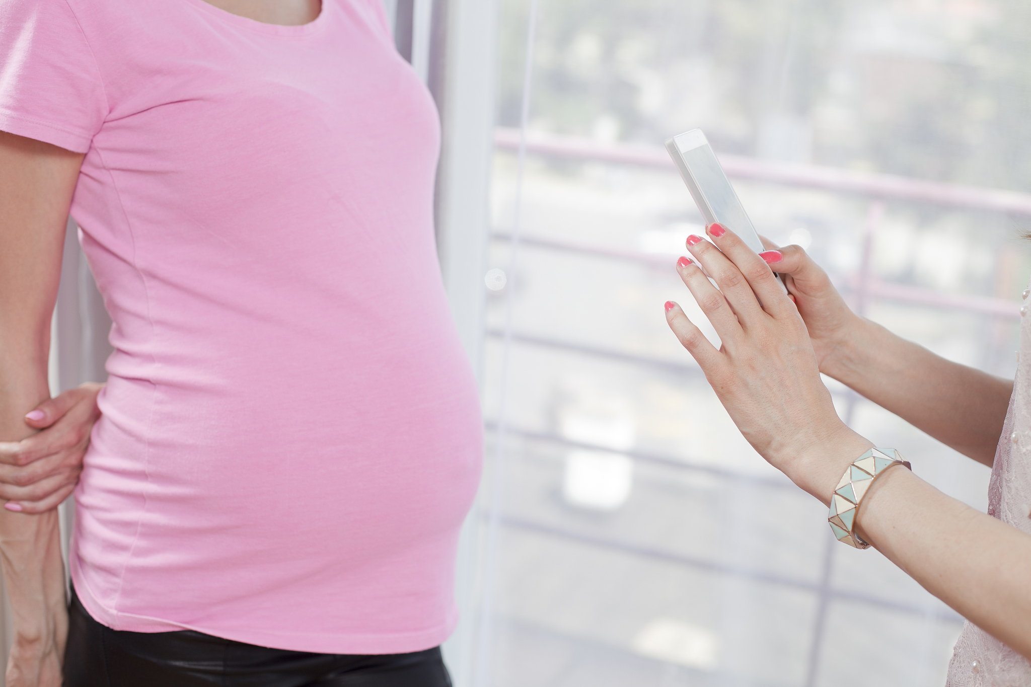 photographing pregnant women mobile phone