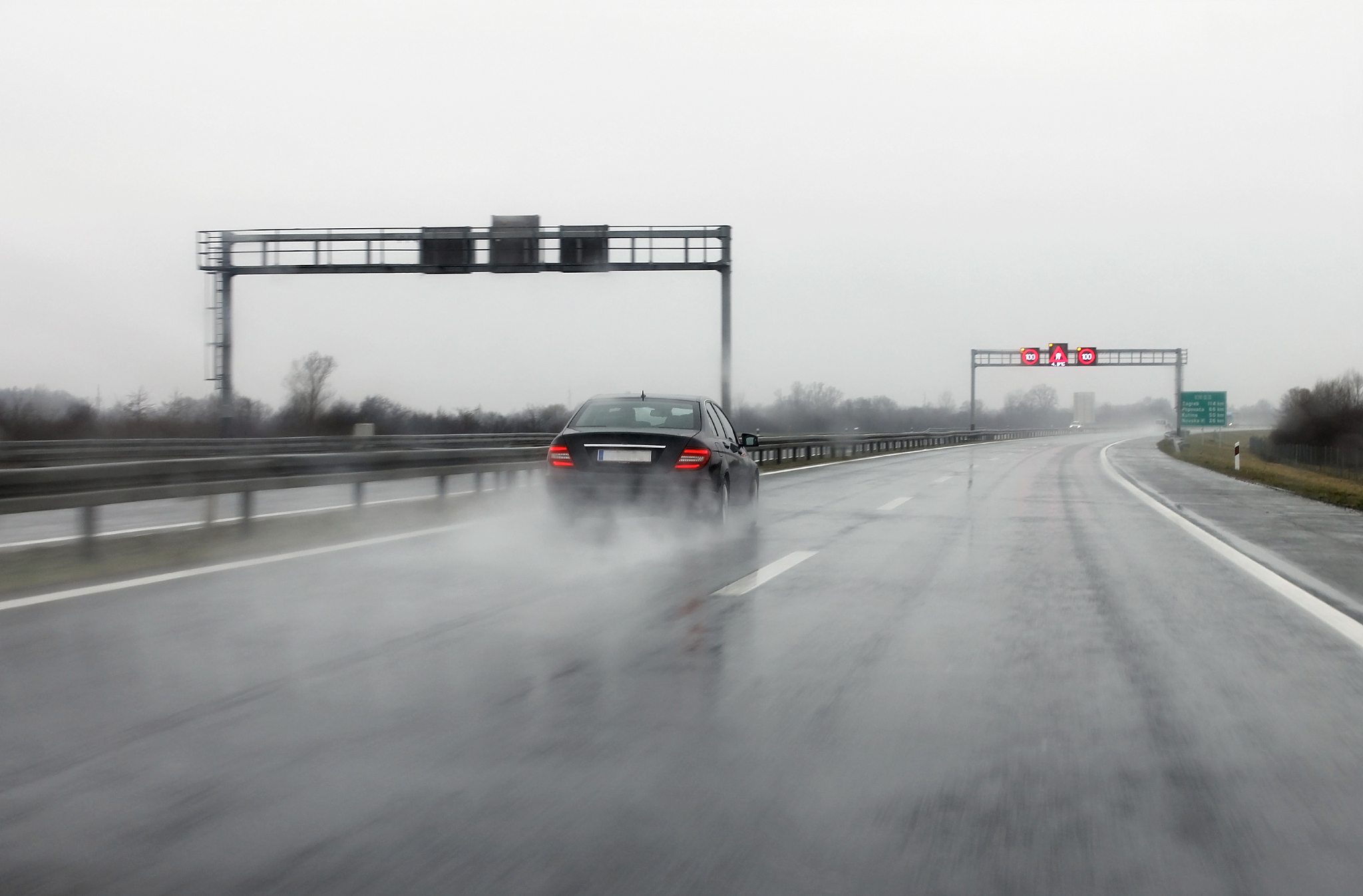 省道桥面雨雪天气限速