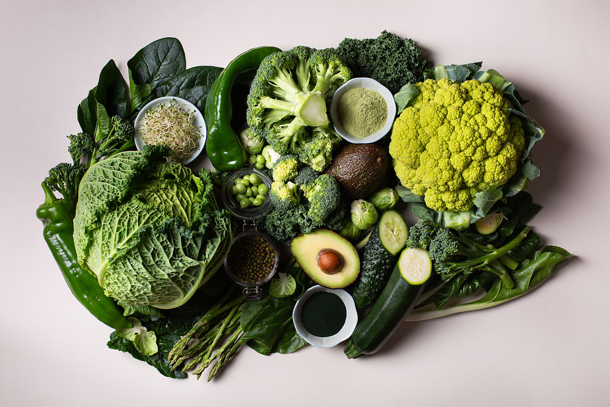 帮我润色：本研究通过广泛靶向代谢组学对菜心代谢物的分析为菜心营养品质及口感风味提供理论参考。