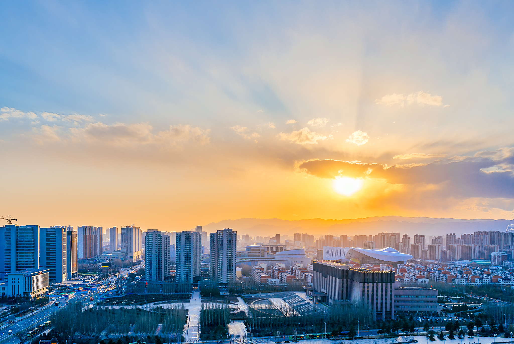 中国内蒙古呼和浩特城市黄昏风光
