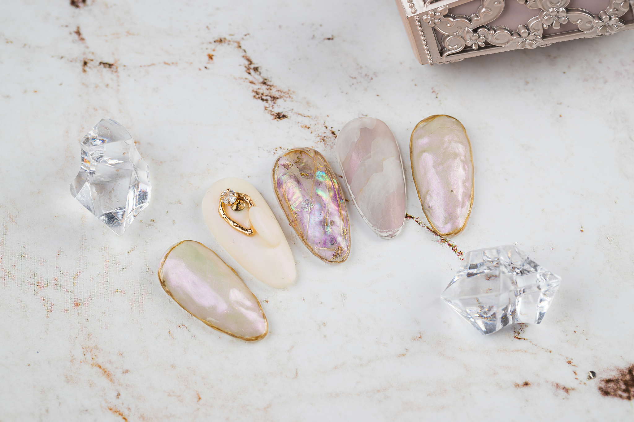 帮我写一段美甲钻的文案