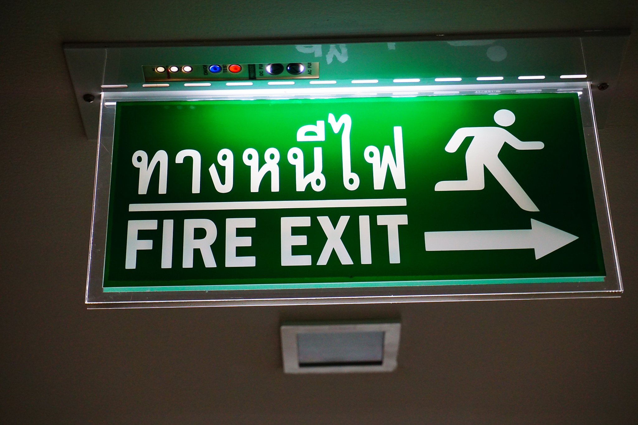 防爆应急灯出口：保障爆炸危险环境安全的生命通道