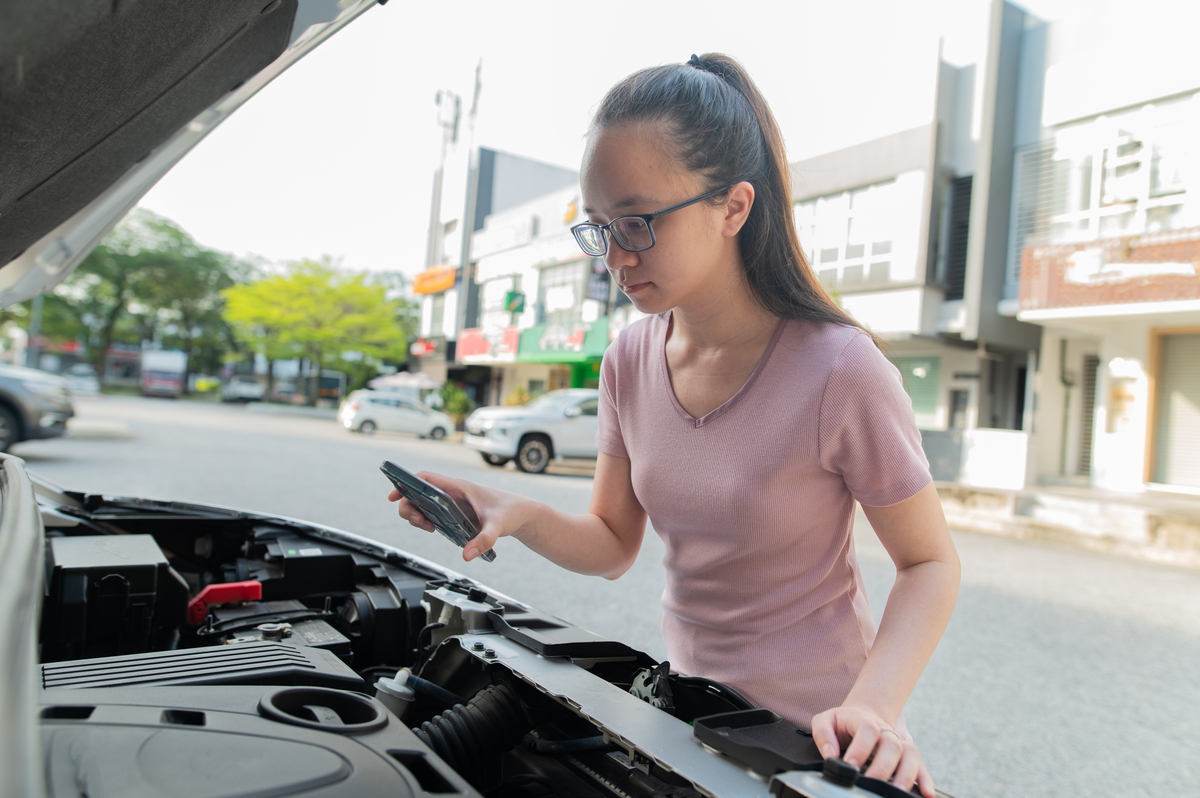 重庆女生学汽修：2022热门专业推荐及就业前景分析