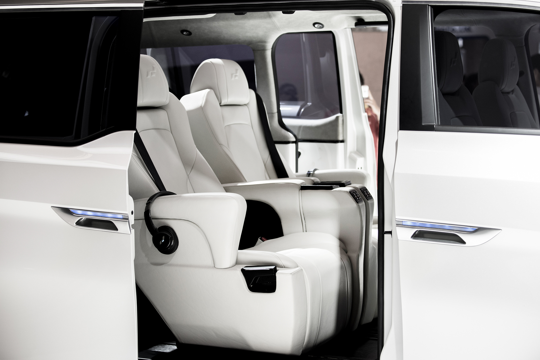 MPV 汽车：空间与功能的完美结合