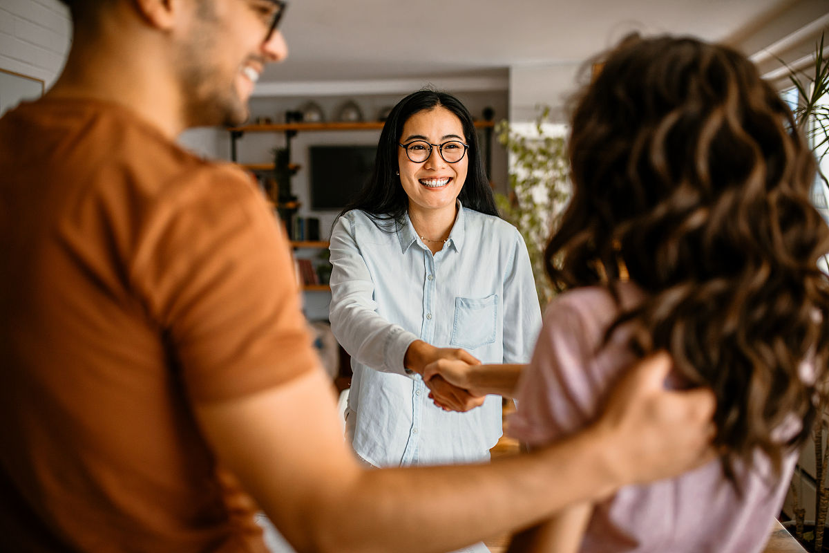 外包公司人员保险和免责条款：第三方外包人员配备协议模板
