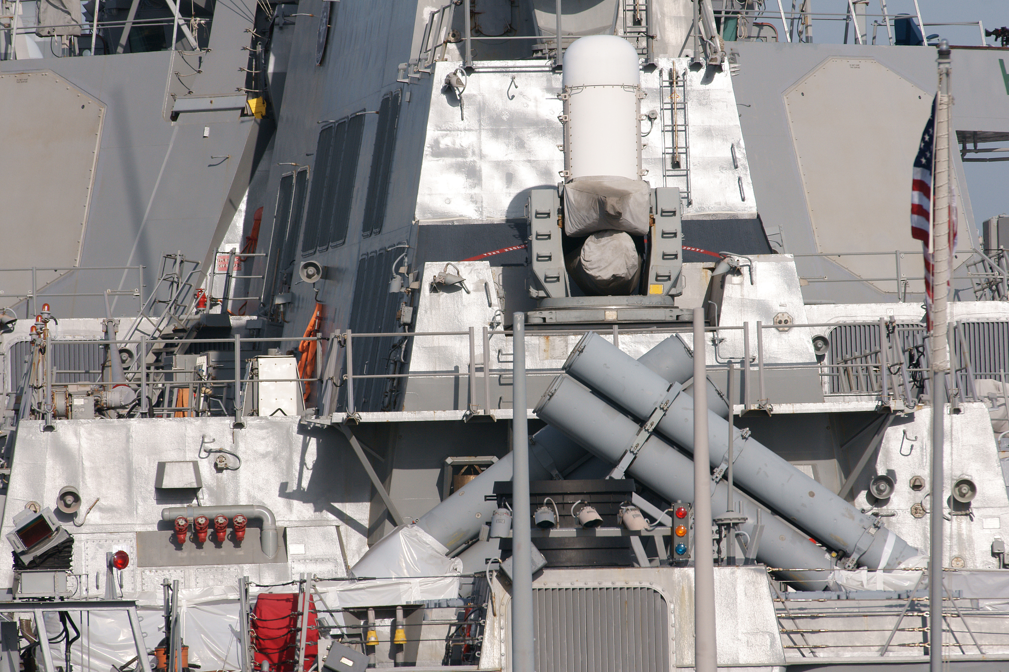 讲一下现代战舰这款游戏中对于瓦良格这艘战舰来说最好的防空搭配。