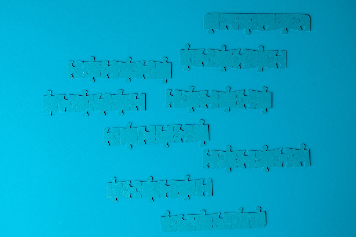 在solidity语言中FacetCut是一个struct类型如何在定义FacetCut并初始化一些数据