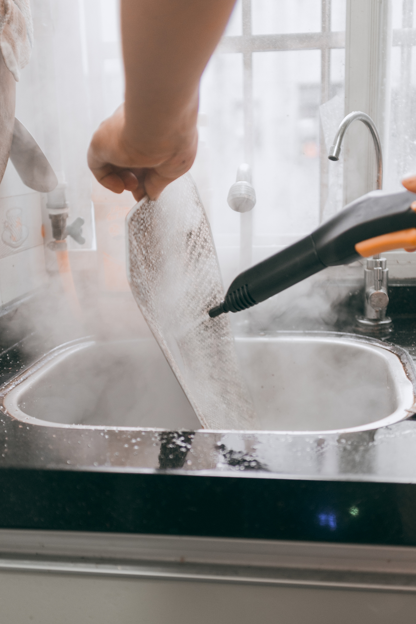 厨房清洁必备！轻松搞定抽油烟机清洗，延长使用寿命