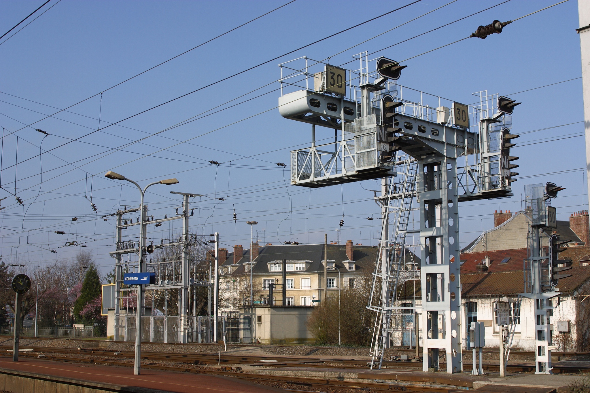 写一千字关于110kv环网输电线路继电保护设计论文