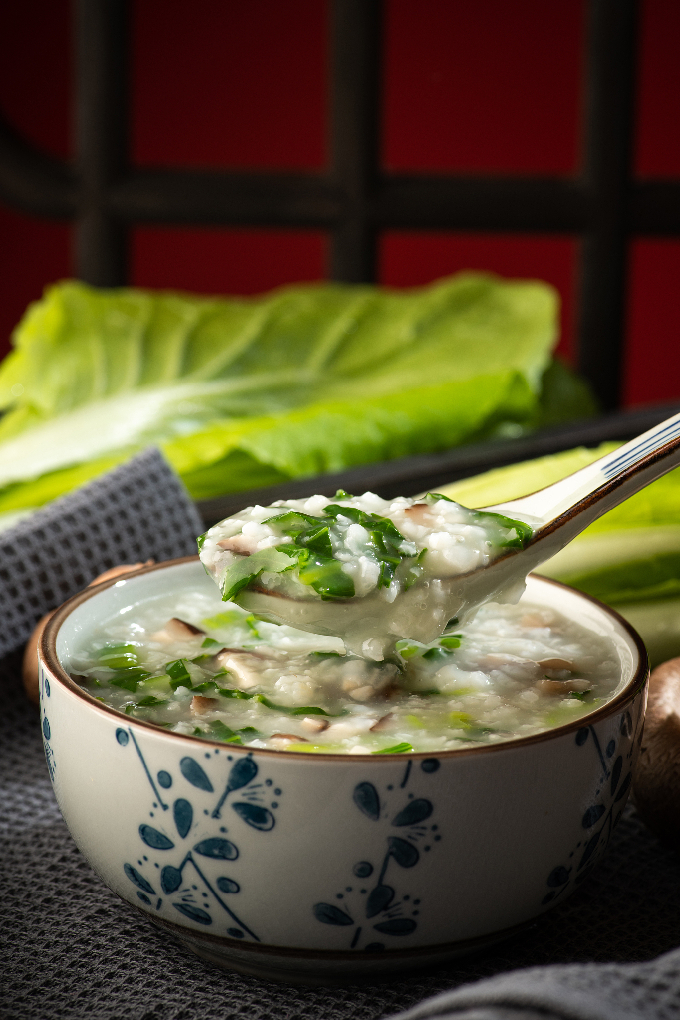 婴儿辅食食谱：从米粥到蔬菜泥，营养美味全攻略