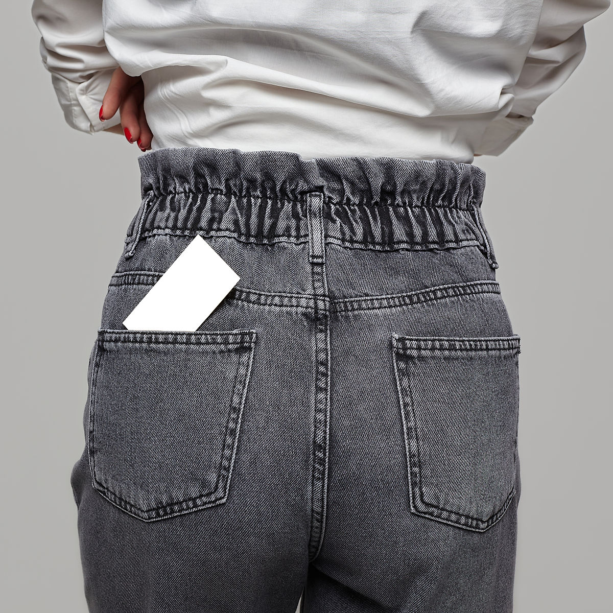 用美式英语写3条关于Women Casual Solid Pants Large Size Comfortable Tie Lace Cropped Pants产品的正面评论。内容附带评论标题评论单词数量小于60个单词。