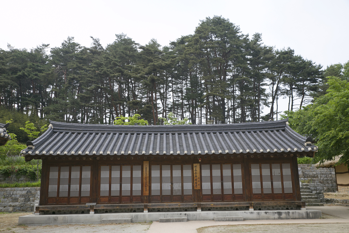 世界各地的传统民居类型：从中国四合院到非洲草屋