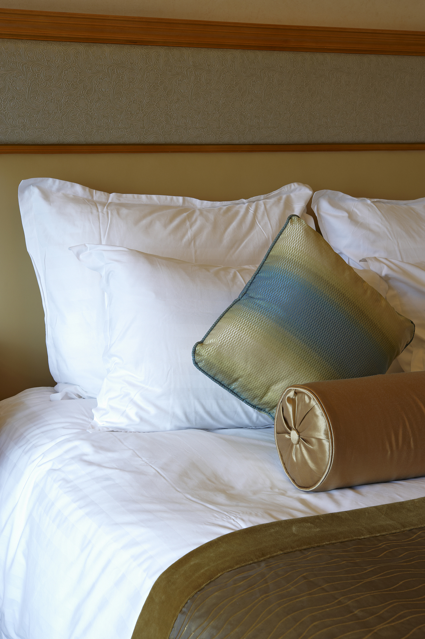 elegant bed setting
