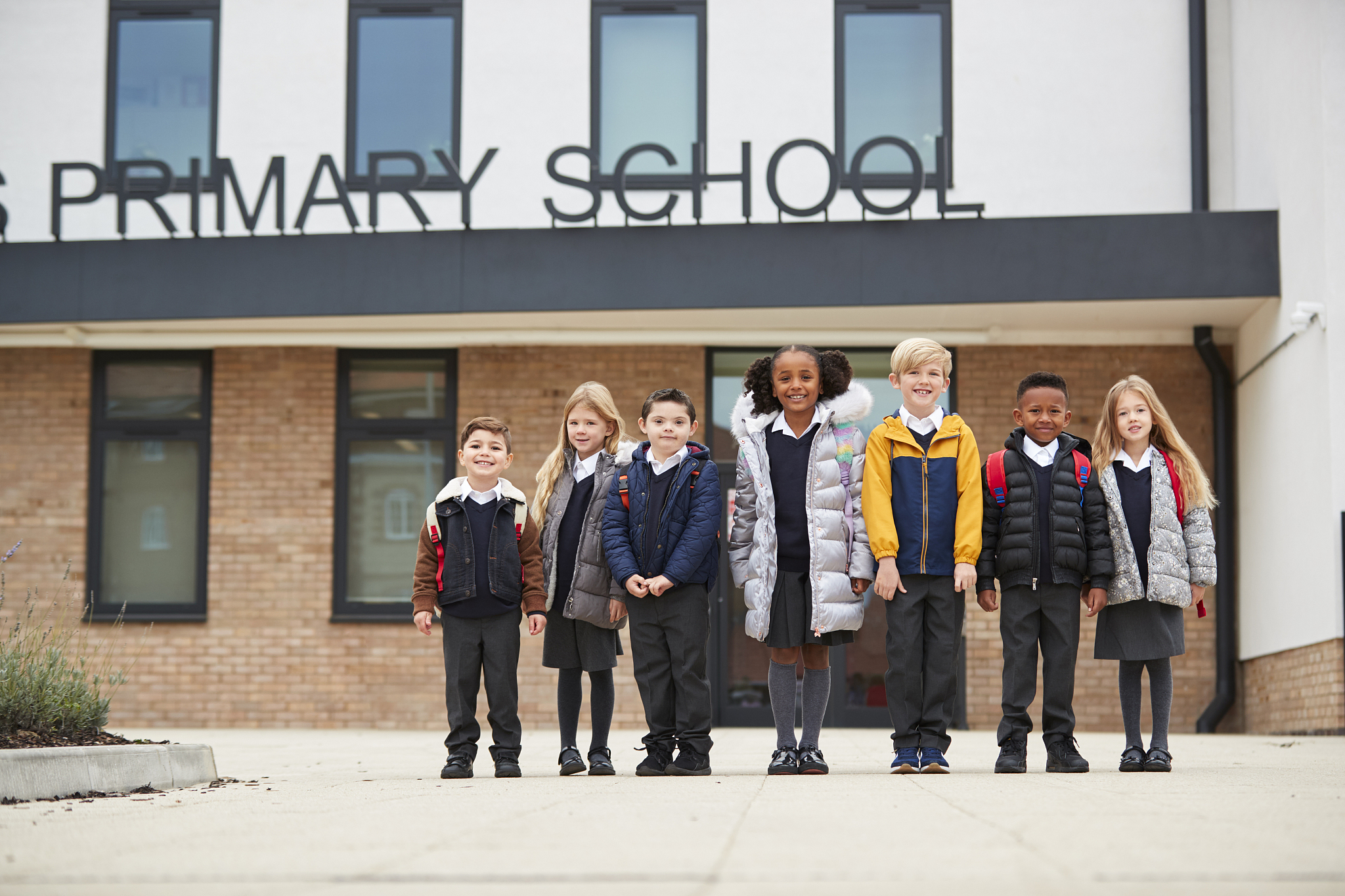 用英文写一段200词的西交利物浦大学研究生奖学金申请理由：要求包括大学时期英语专业课取得较好的成绩基本功扎实；多次获得学校优秀学生奖学金；是班级的班长等等其余理由请自行发挥最后表达一下自己会在研究生阶段中继续不断努力钻研争取能有更长足的发展。