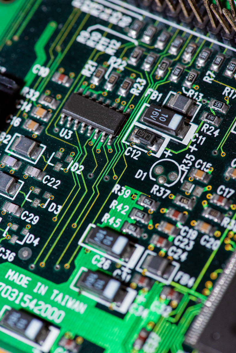 请你作为一名高级单板硬件工程师解释一下PCS是什么意思