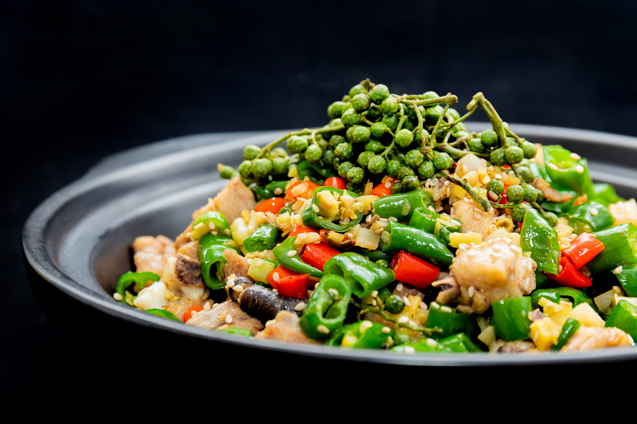 藤椒鸡：香辣嫩滑，美味解馋，健康之选！