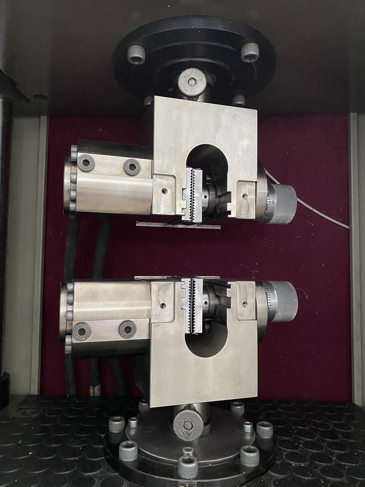 带链螺帽压铆时链条限位固定方法详解