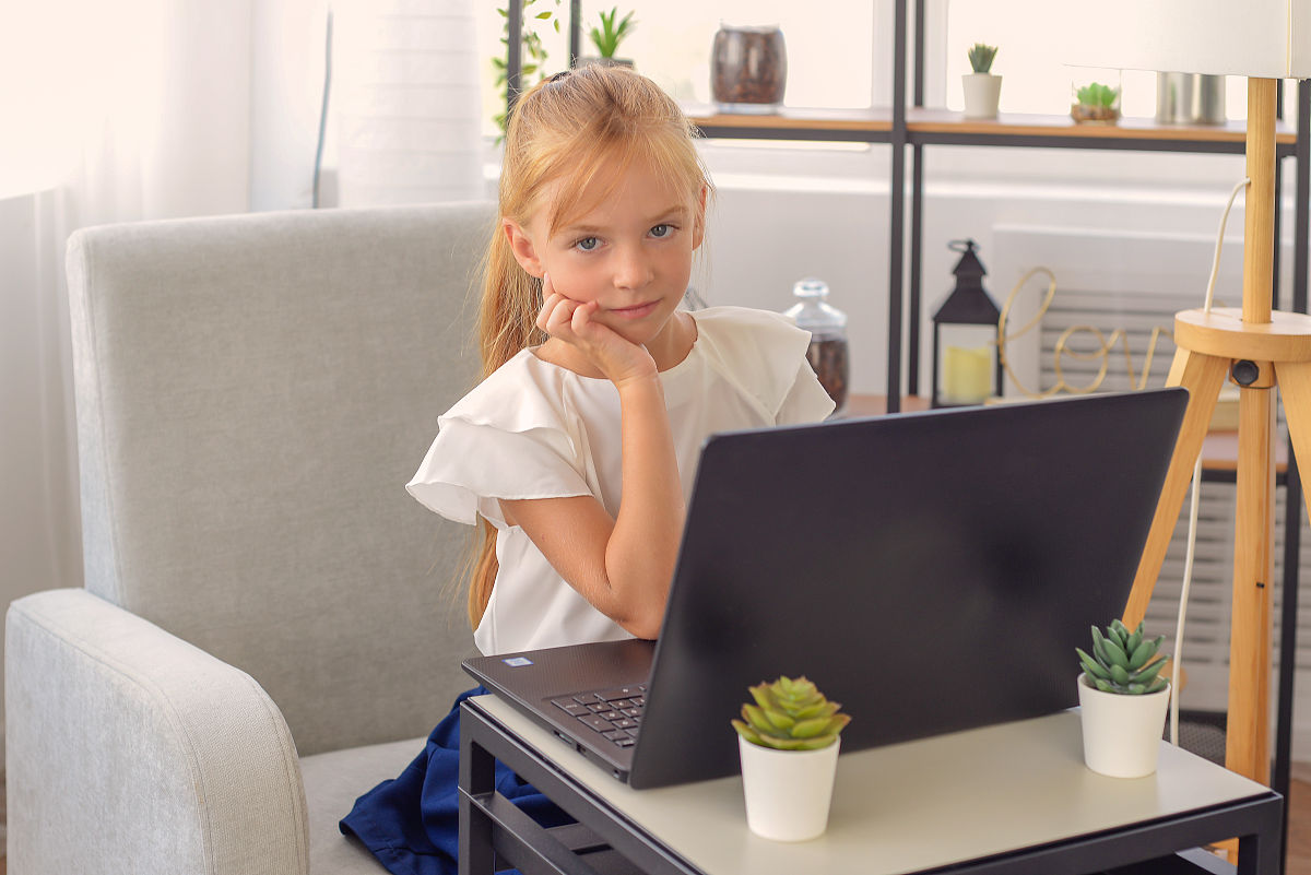 国外教科书重实践，国内教科书重训练：高中数学教材对比分析