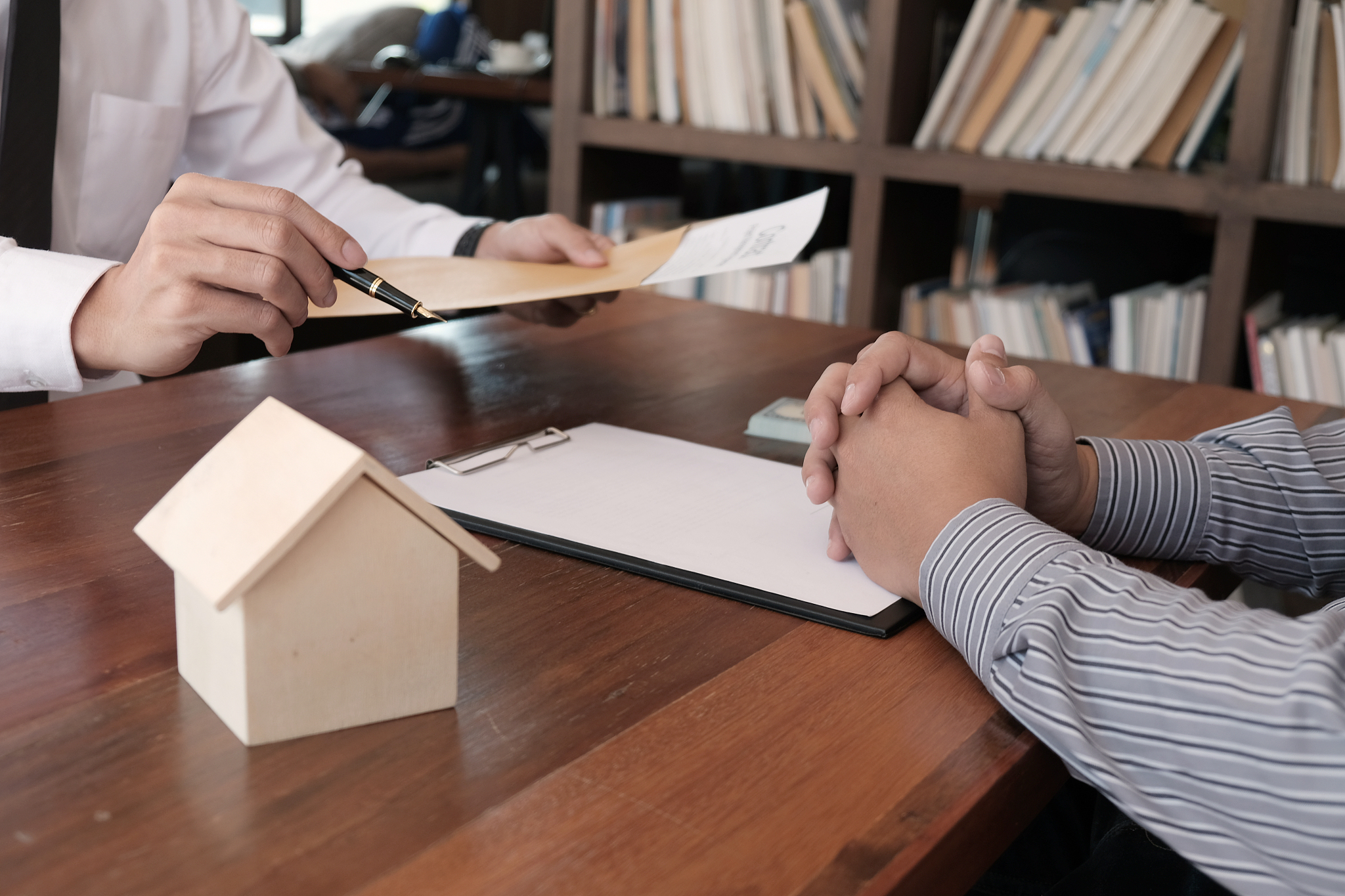 独立保险经纪人工作室成本分析：开办和运营需要多少费用？