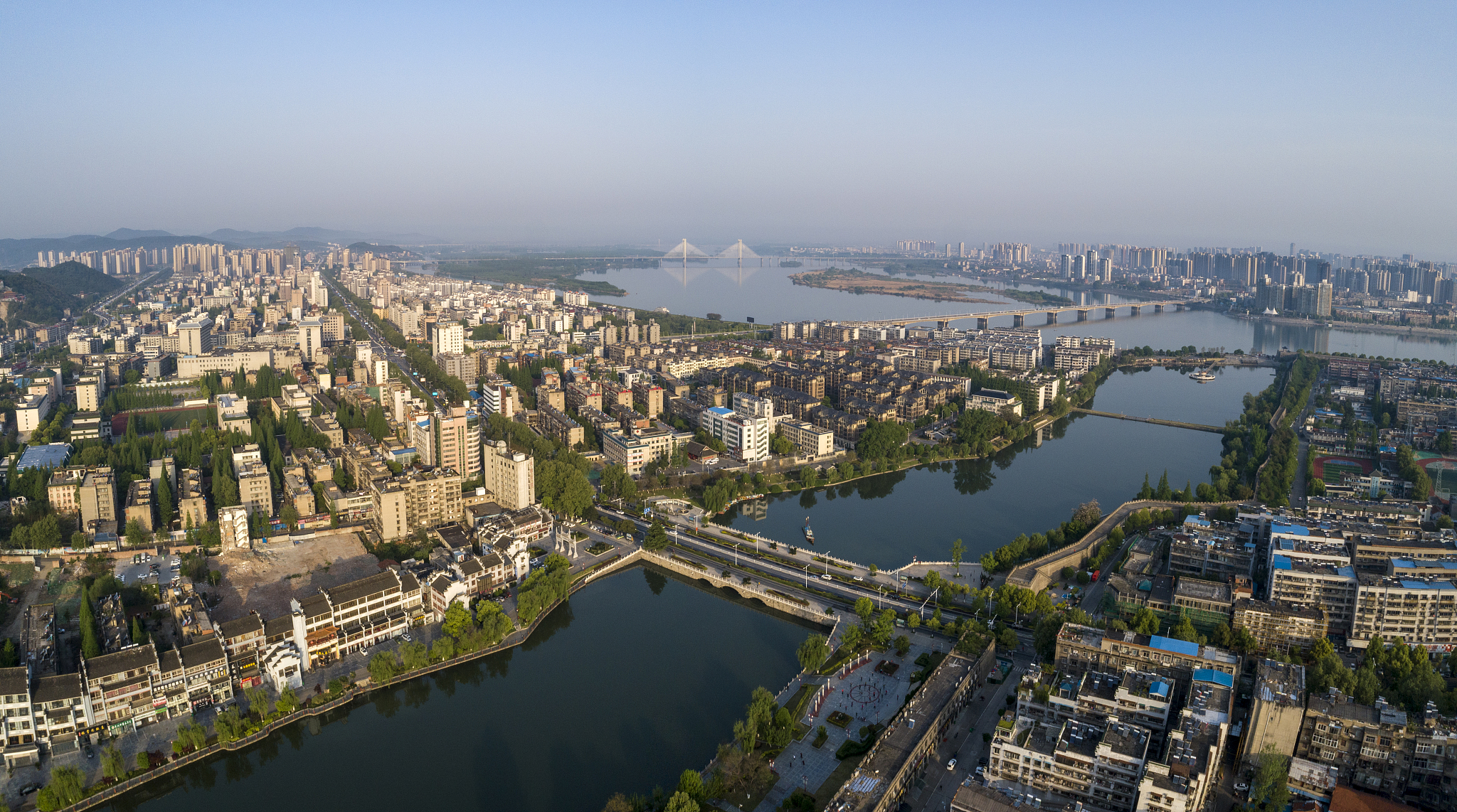 航拍襄阳古城山水城市风光