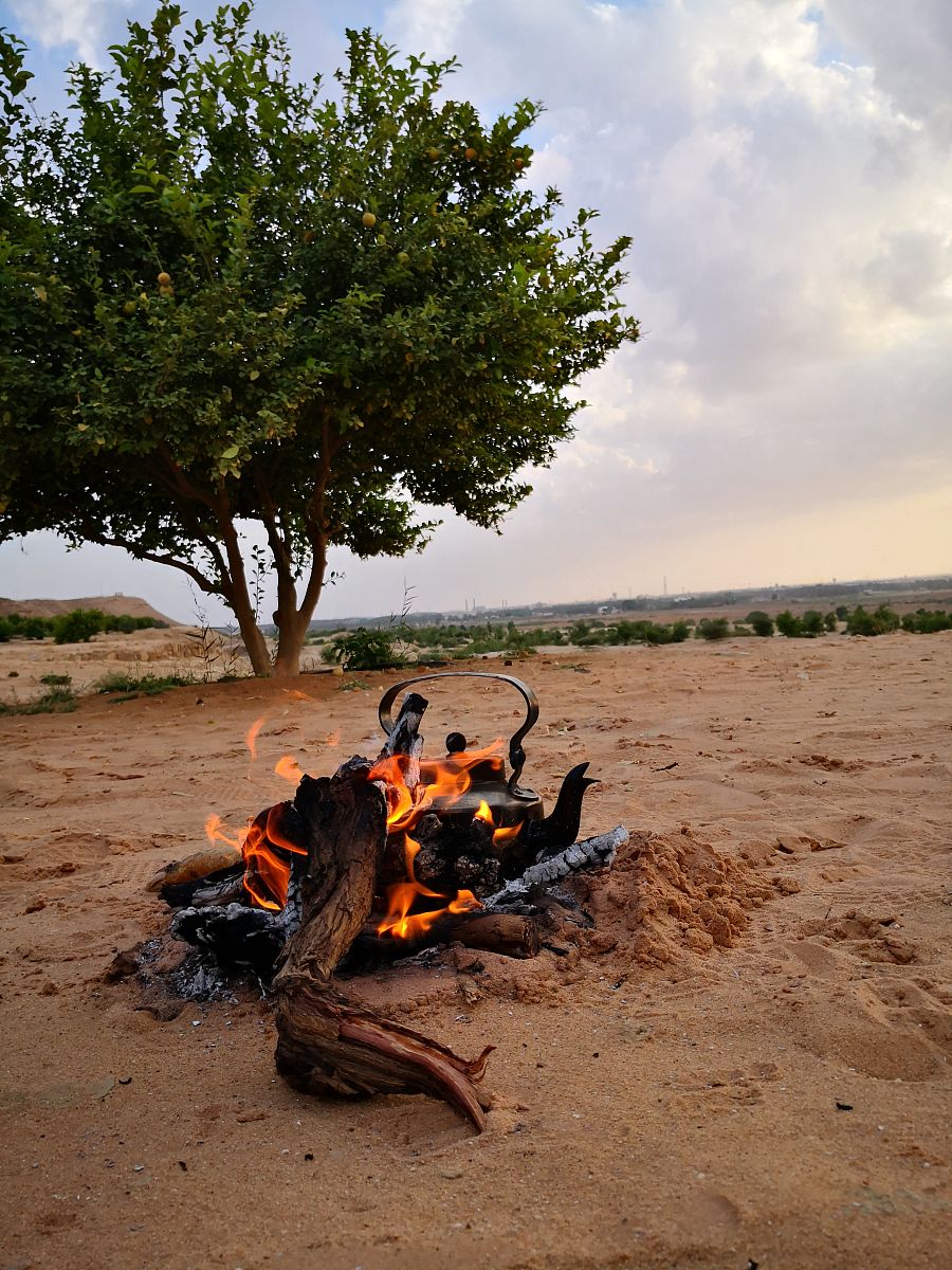 密闭空间烧柴火温度：影响因素及估算