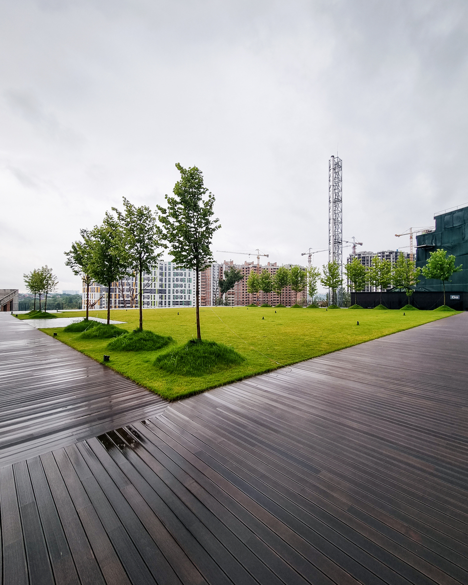 南通理工空地改造设计说明为什么进行环境设计充分利用空地做到人机结合放松愉悦的设计目的设计范围学校的一块空地目标是改造成一个学生休闲放松娱乐陶冶情操的地方对环境特点详细描述空间尺寸地形地貌自然环境设备设施等设计思维思路原则设计重点设计方向设计方案列举不同的设计方案选择最优设计方案并说明理由设计方案的实施具体施工步骤设计分工材料使用效果评估包括对设计方案的适用性对环境的影响对使用者的评价。设计说明要求