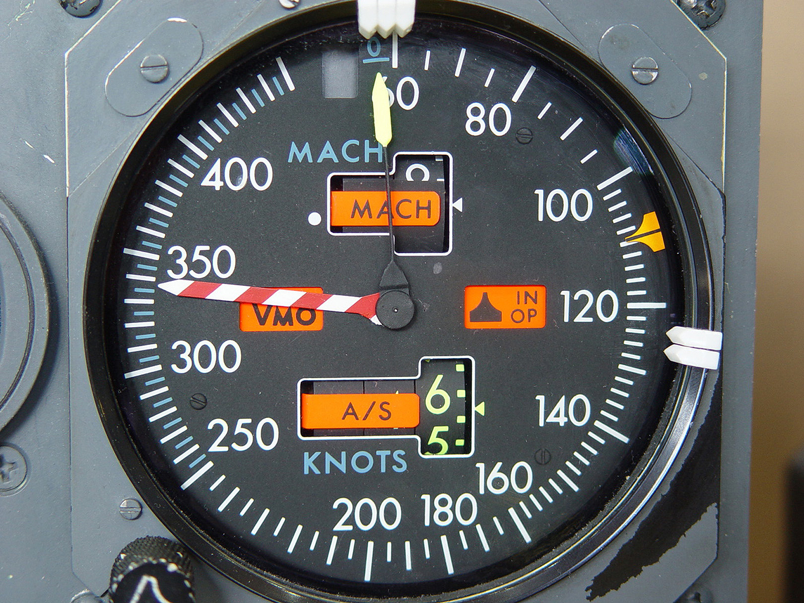 b737 (boeing) speedometer