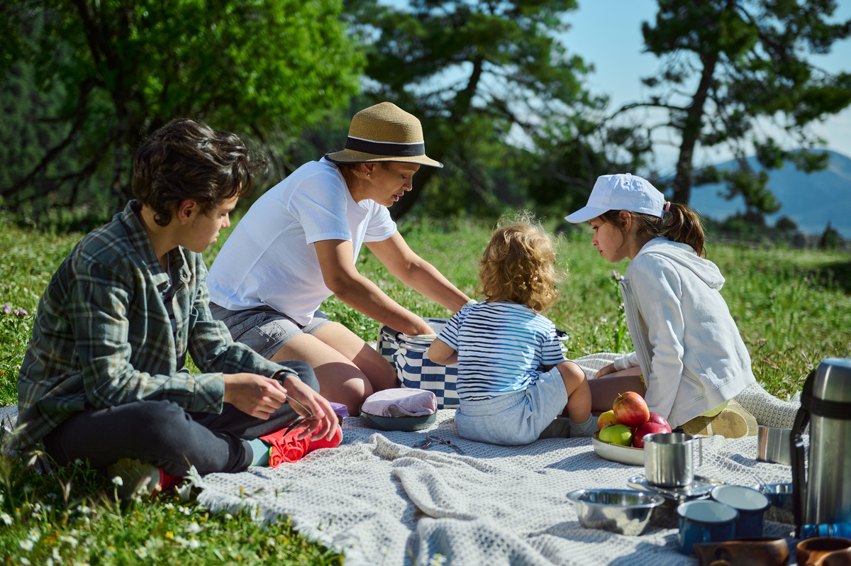 English Phrases for Enjoying the Outdoors: Go Hiking, Picnicking & More