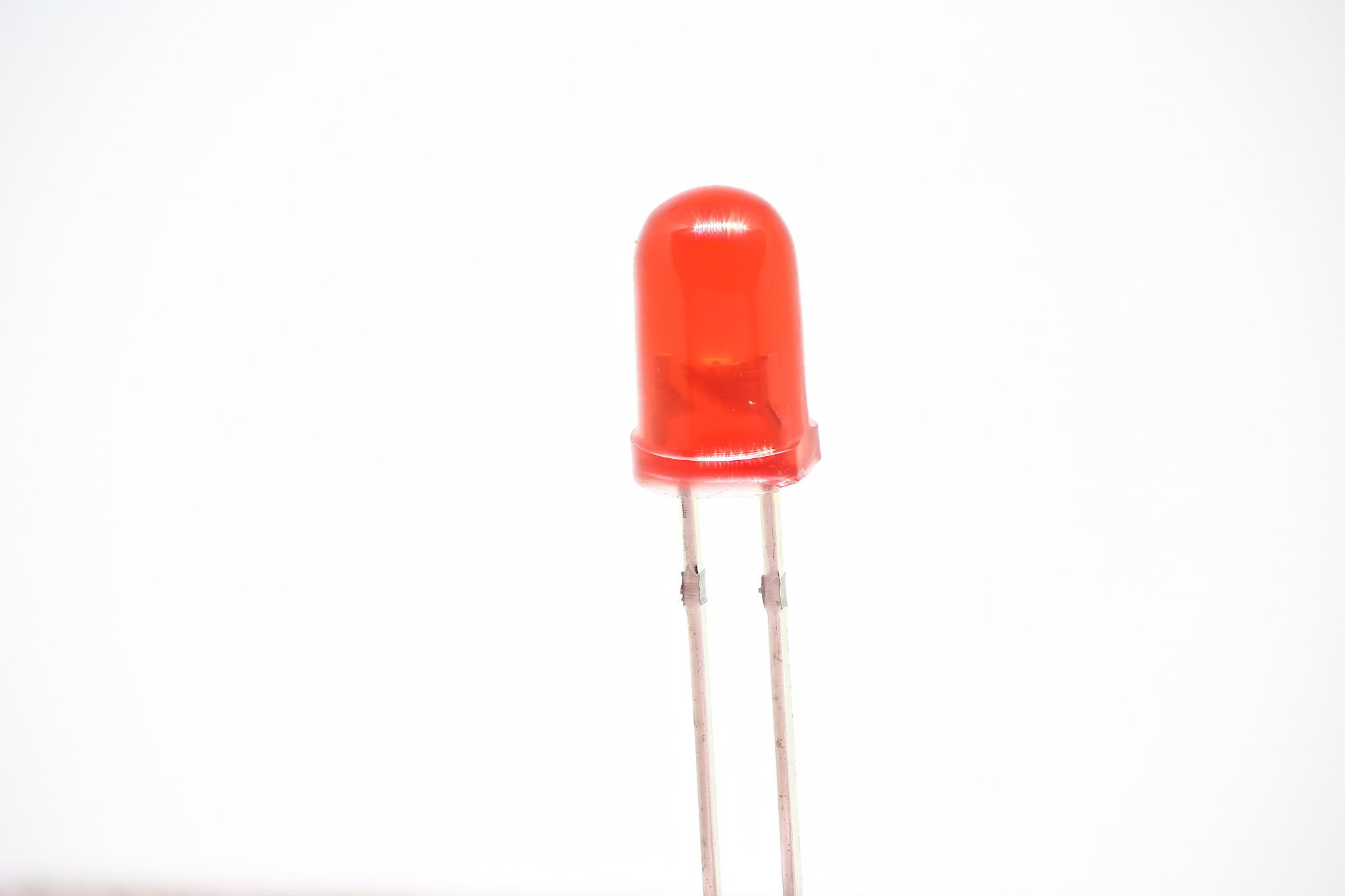 红外发射二极管发光原理：高电平发光还是低电平发光？