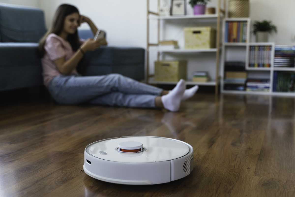 扫地机器人应用场景：家庭、办公室、酒店、学校、商场、医院