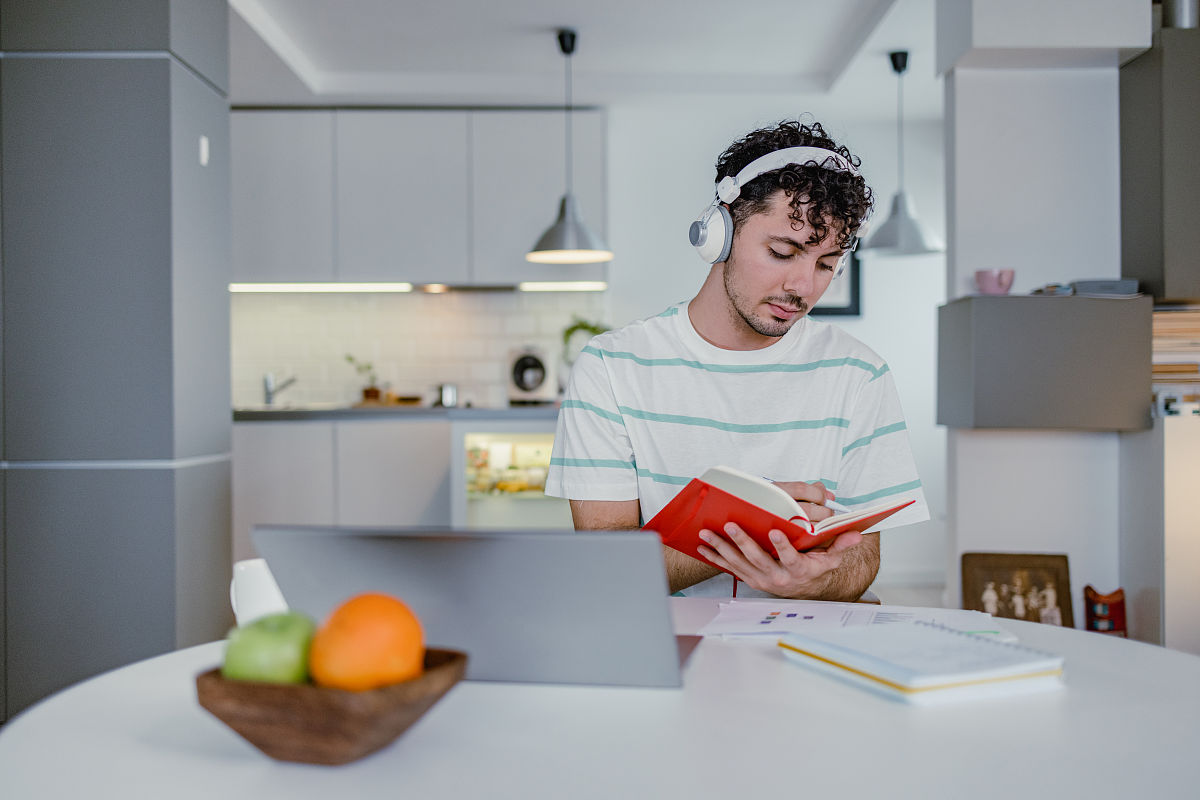 课程思政建设特色、亮点与创新点：经验分享与借鉴