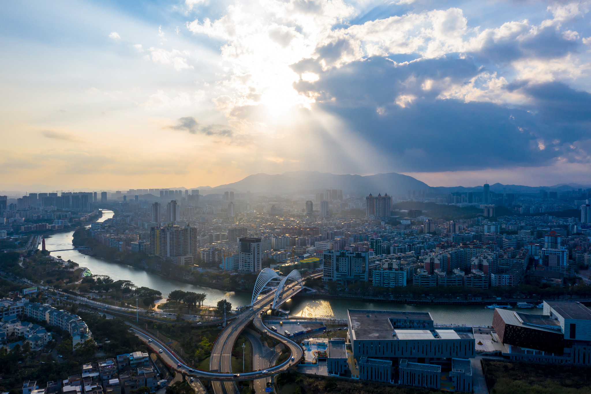 广东省江门市蓬江两岸城市建筑