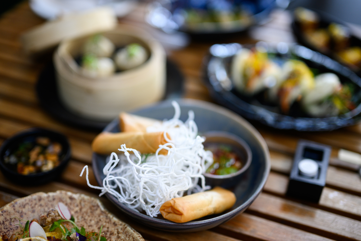 扮演一名文化领域博主写篇1000字农村俗语菜不摆三筷不成五席不成六是什么意思？有啥说法吗？的文章