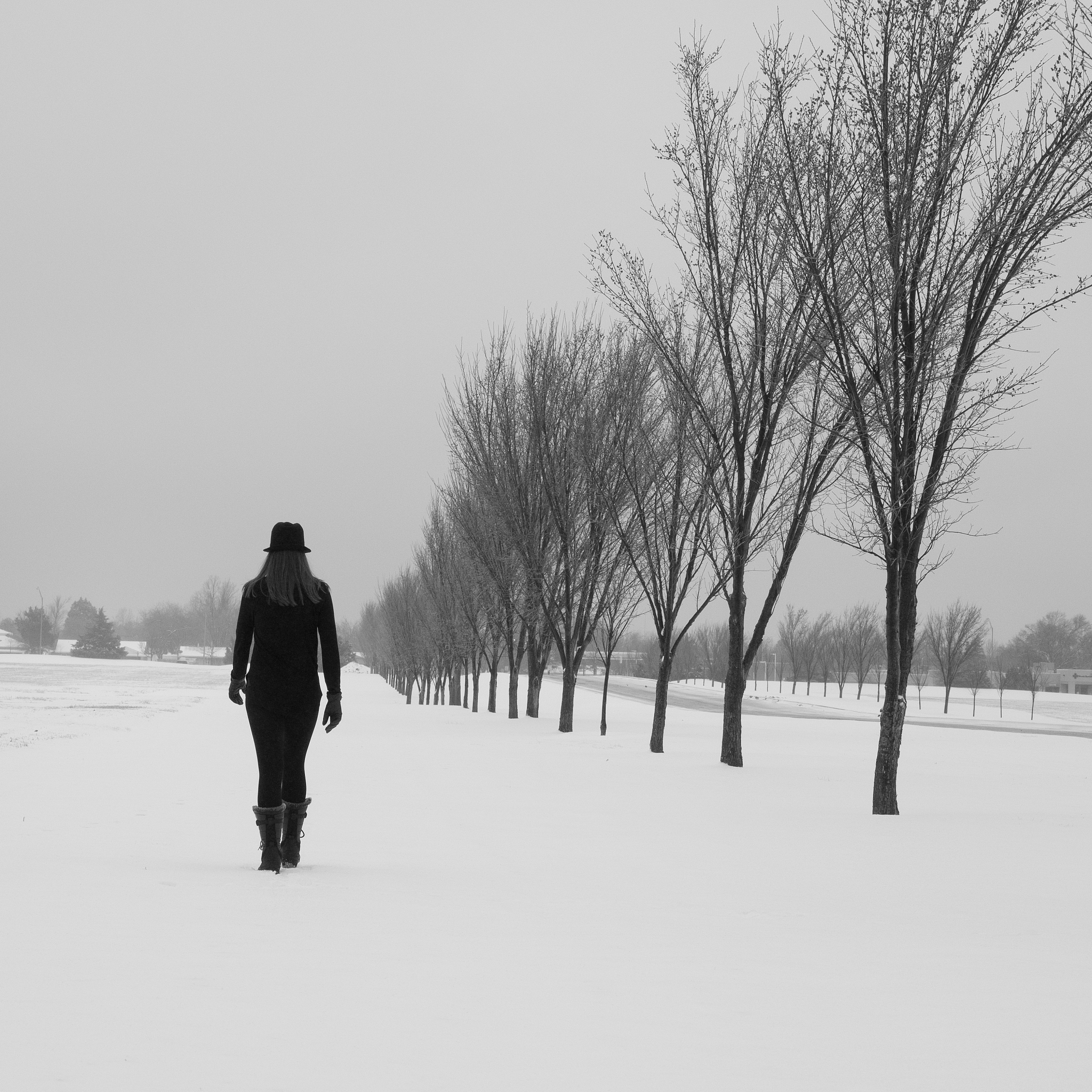 人物冷漠片段：寒冬中的孤独与无视