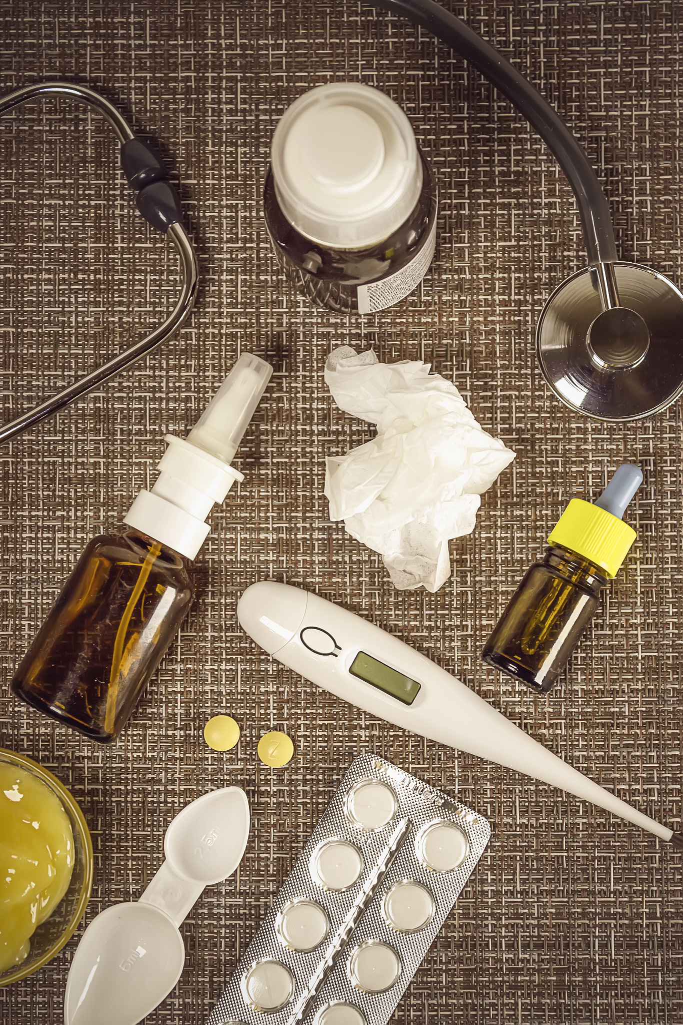 早上起来咽东西嗓子疼？可能原因及应对方法