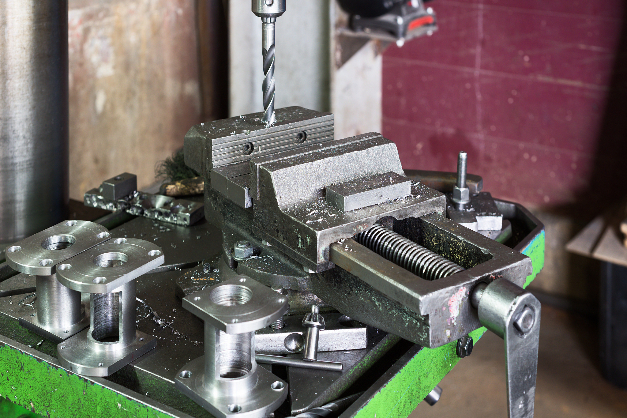 线路板上的锣板成型方法