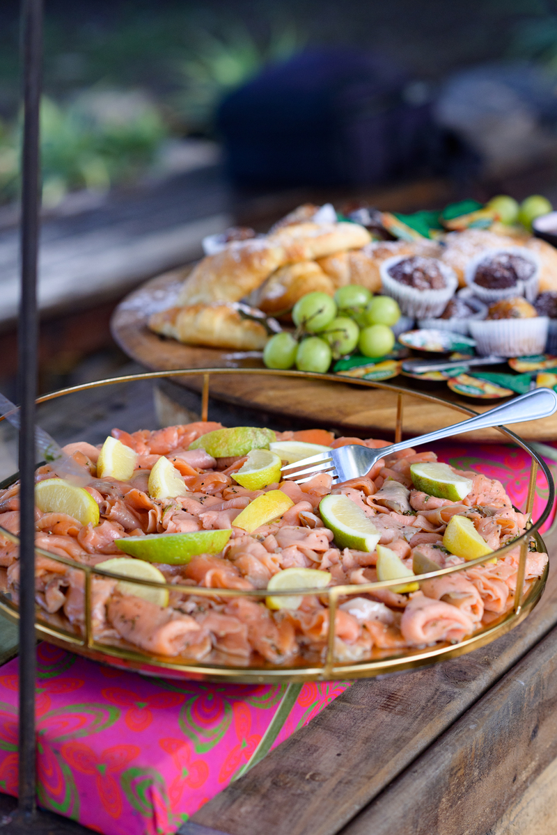 旅游美食探索：品尝当地特色美食，体验文化之旅