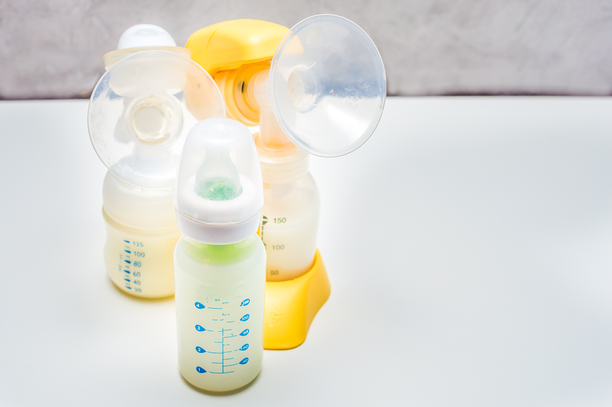 Tritan vs PPSU 奶瓶：哪个更安全？ | 婴儿用品安全指南