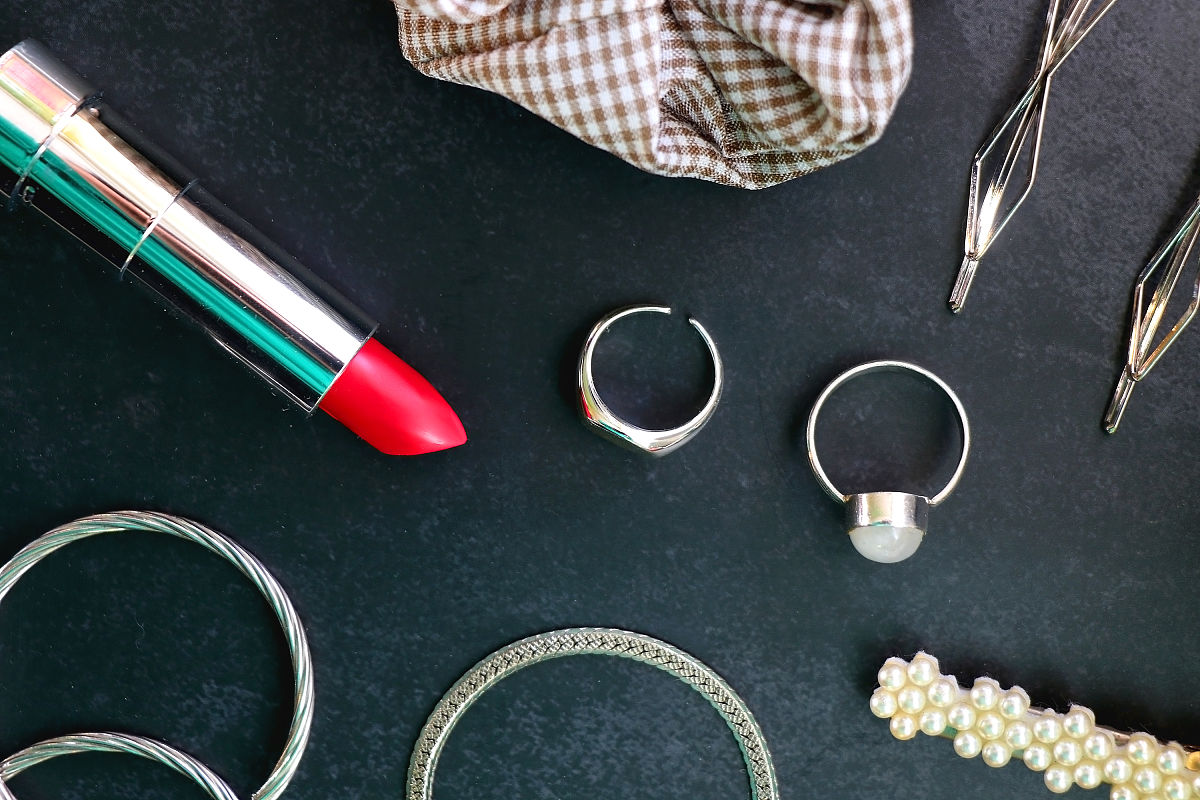 迪奥和3CE商业广告分析：高端典雅 vs 年轻时尚