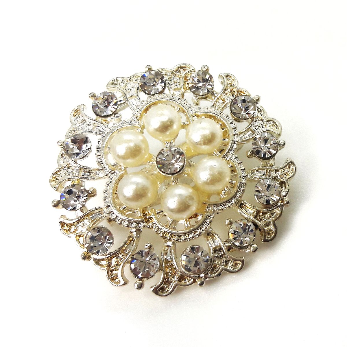 山茶花胸针突出卖点1法式复古摩登港风小香风山茶花造型镂空设计高级感十足。2简约贝壳纹花瓣搭配一颗珍珠引流神器时尚百搭各种衣服款式产品介绍① 7-8mm天然淡水珍珠、合金② 合格证、鉴定证书、防伪标为上面写一段直播话术