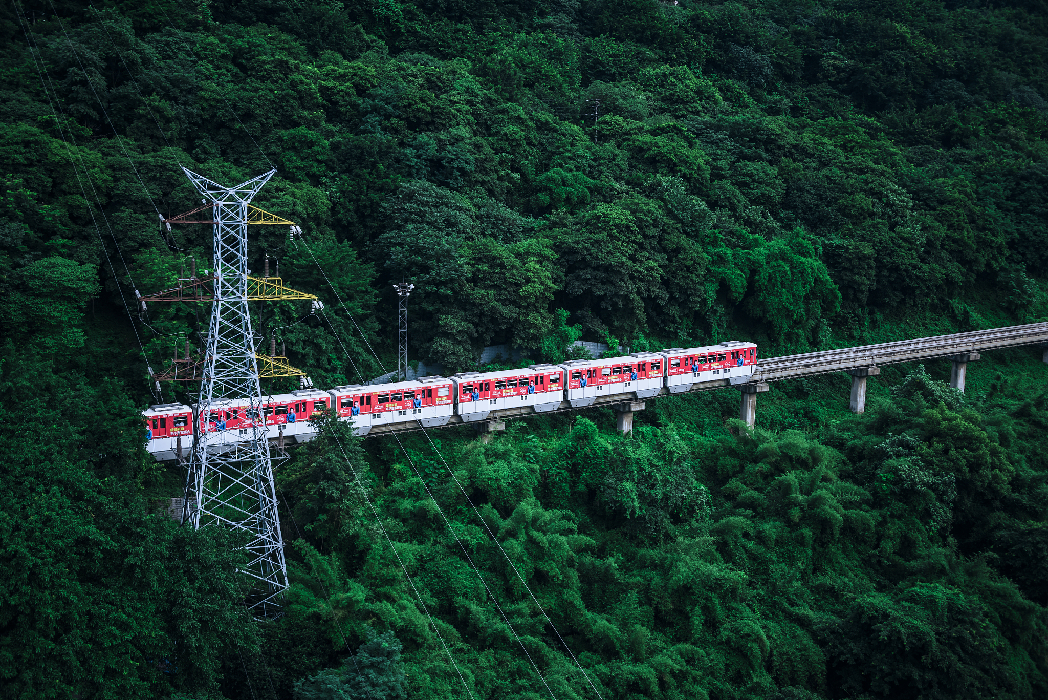 重庆轻轨专业学校：严格管理，培养优秀轨道交通人才