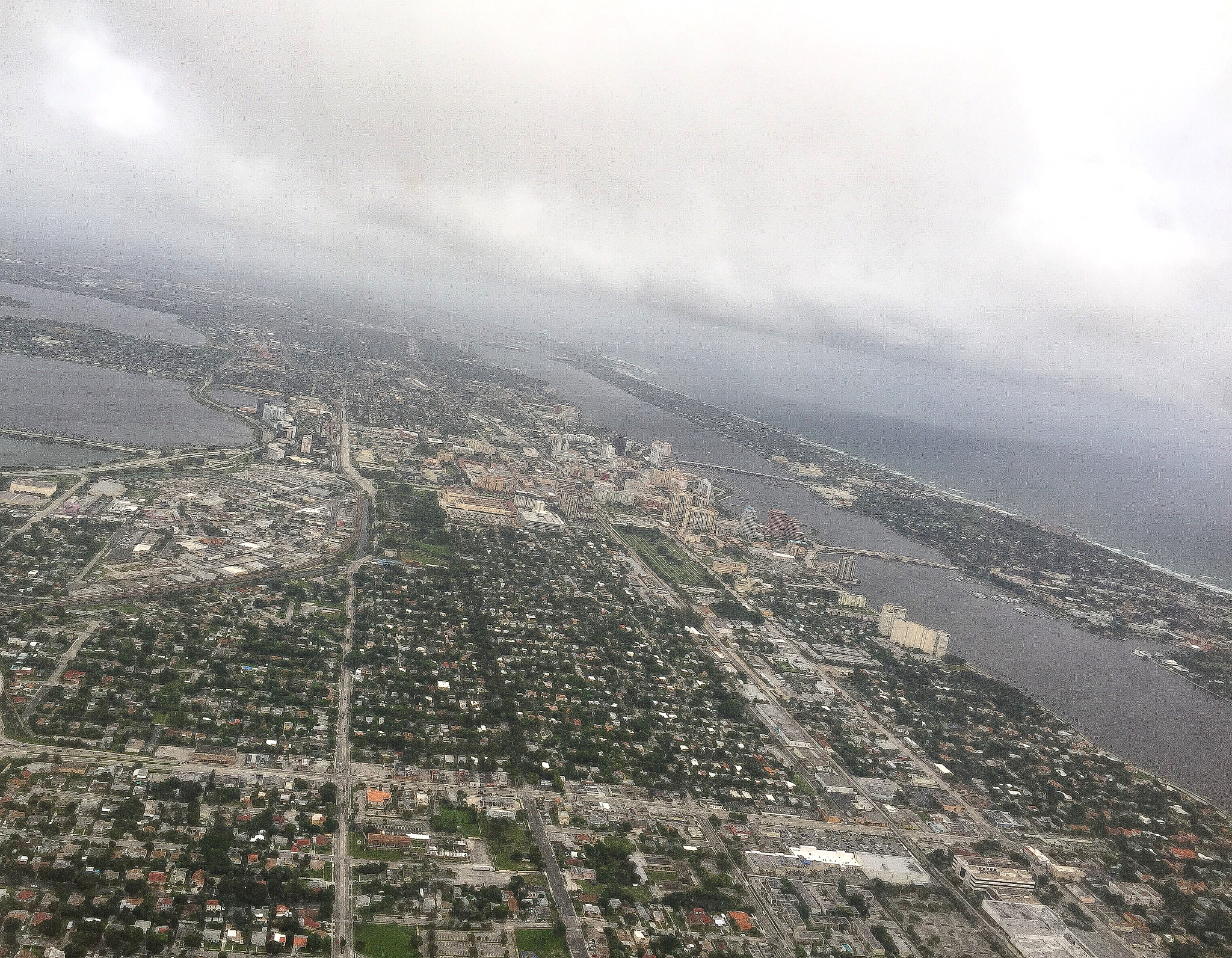 本周五吉尔和我将前往密西西比州的 Rolling Fork会见受近期风暴影响的居民、官员和急救人员。并传达一个响亮的信息：只要需要我们就会支持密西西比州的人民。