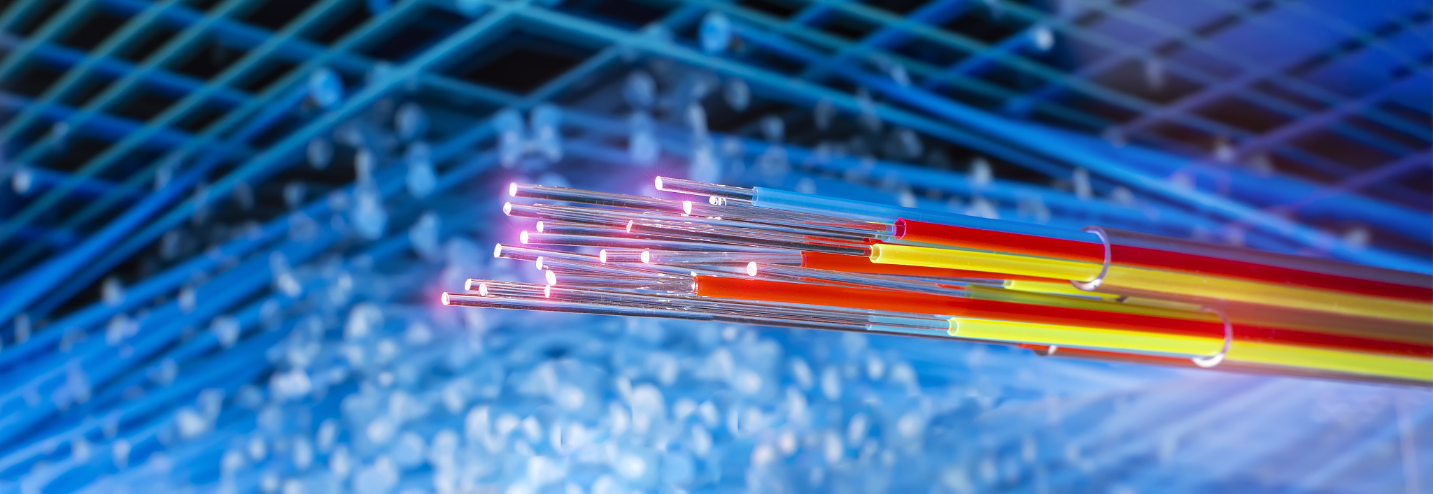 你好您好！有什么可以帮到您呢？中国第一根光纤