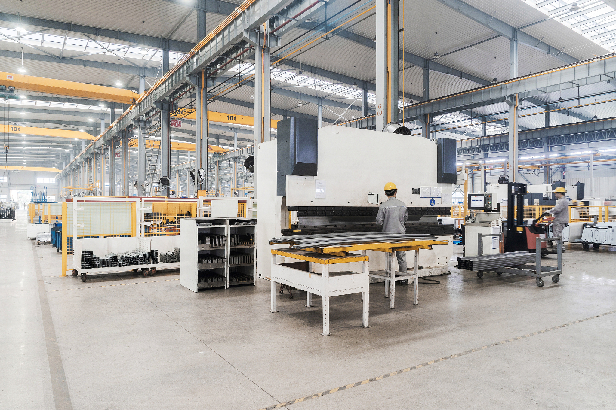 家具厂是不是现在都有贴面机