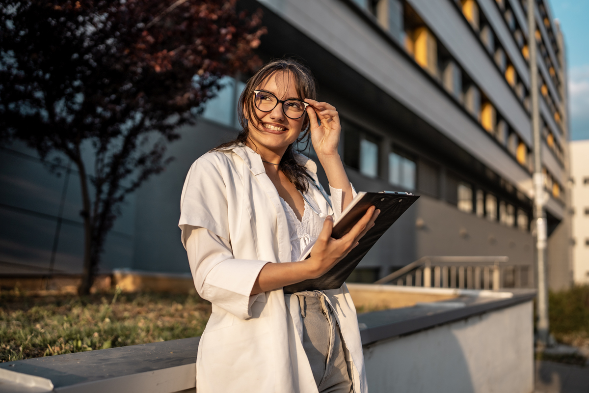 以什么是高级女性？这四种心理状态让女性的人生层次得以划分为题目写一篇文章字数1000