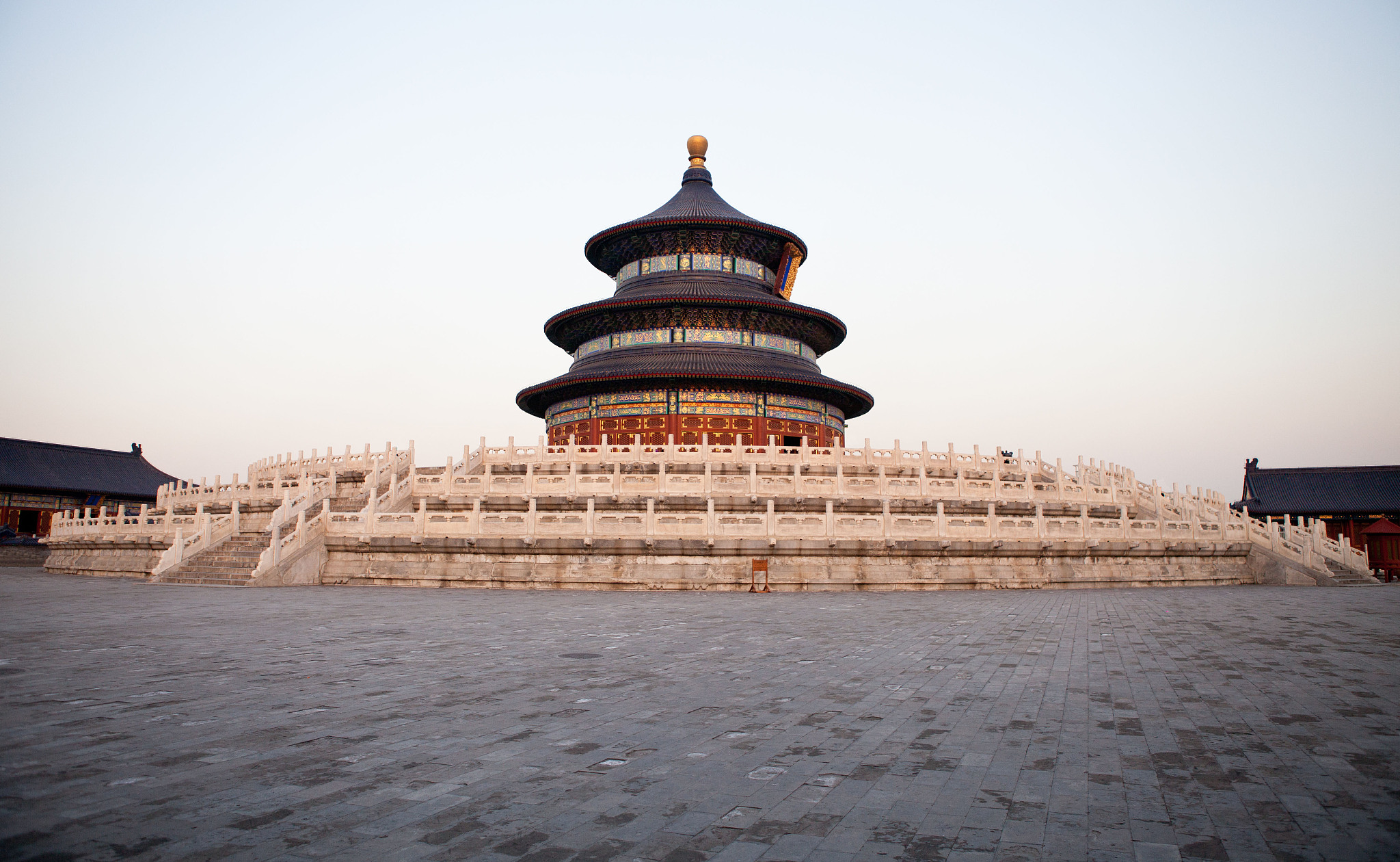 三亚旅游求助热线：如何获取紧急联系方式？