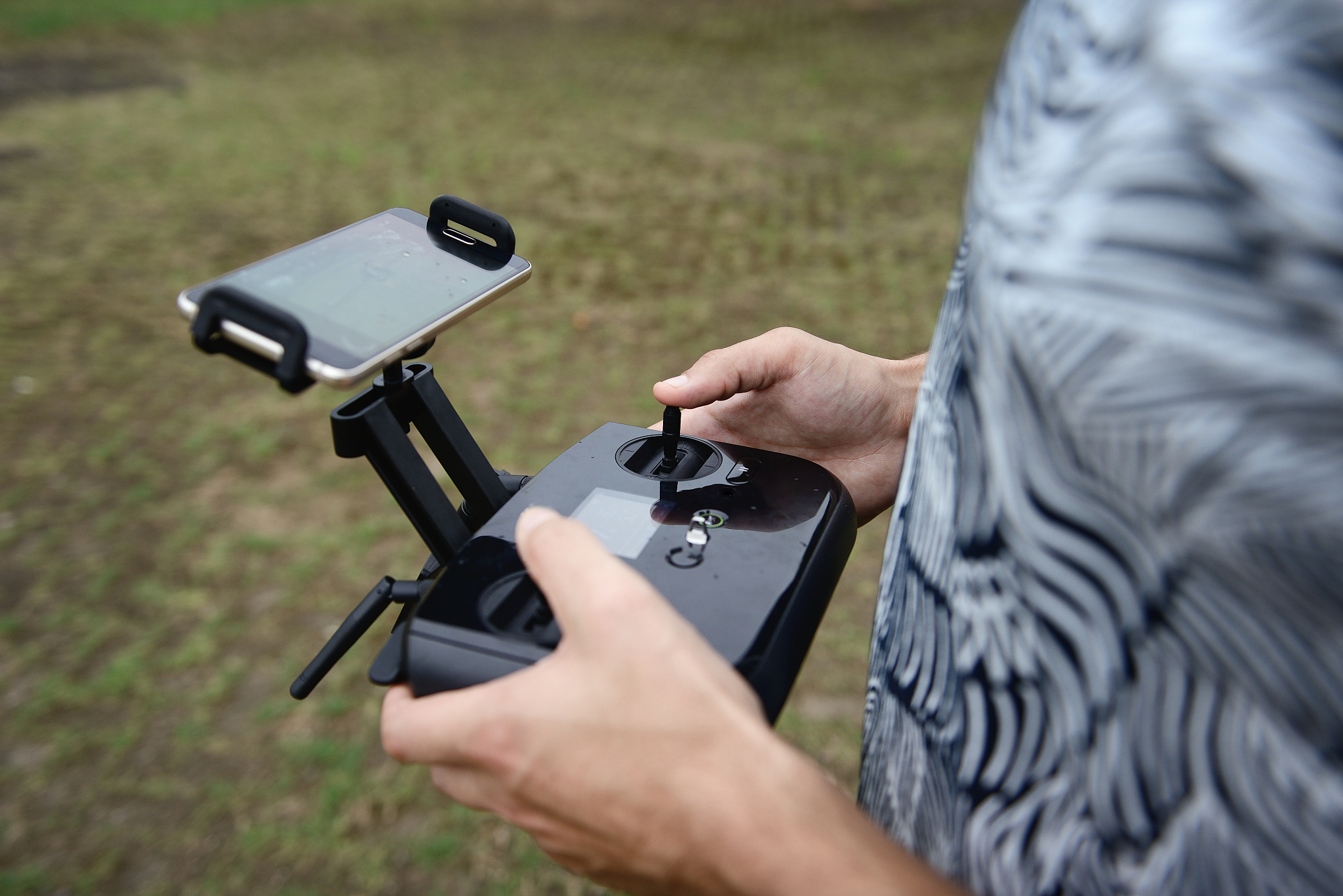 大疆无人机御2面对老年化群众的文档方案介绍主要介绍产品功能数据