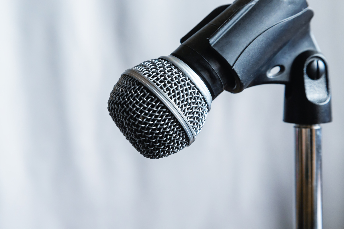 白色麦克风取名