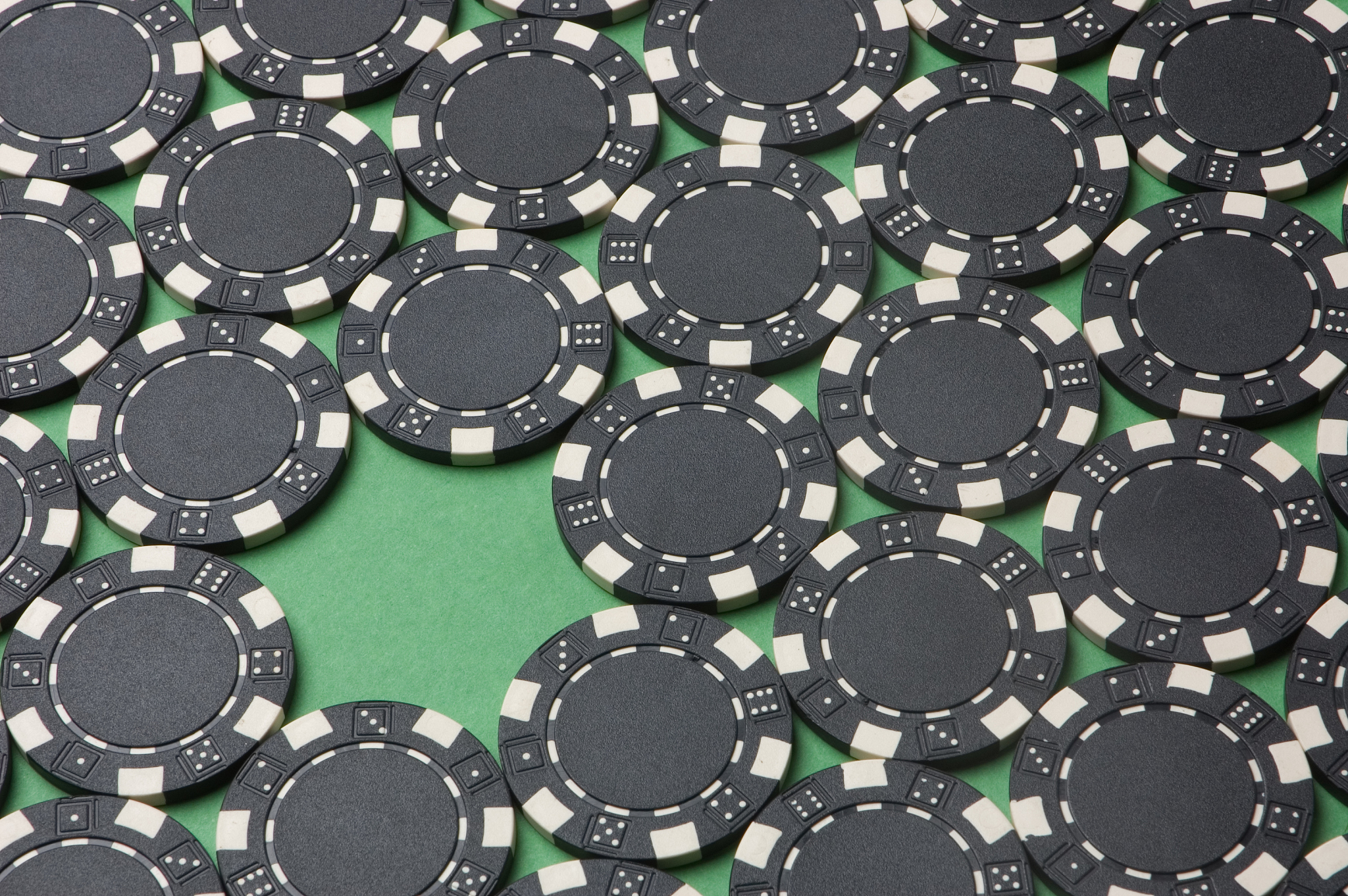 lcp振膜LCP振膜是指由液晶聚合物Liquid Crystal Polymer制成的振膜。LCP是一种高分子材料具有优异的机械性能、化学稳定性和耐热性因此被广泛应用于振膜领域。LCP振膜具有高刚度、低失真、高灵敏度等优点在音频、声学传感器、麦克风等领域得到了广泛的应用。lcp振膜的优缺点与铍膜相比如何