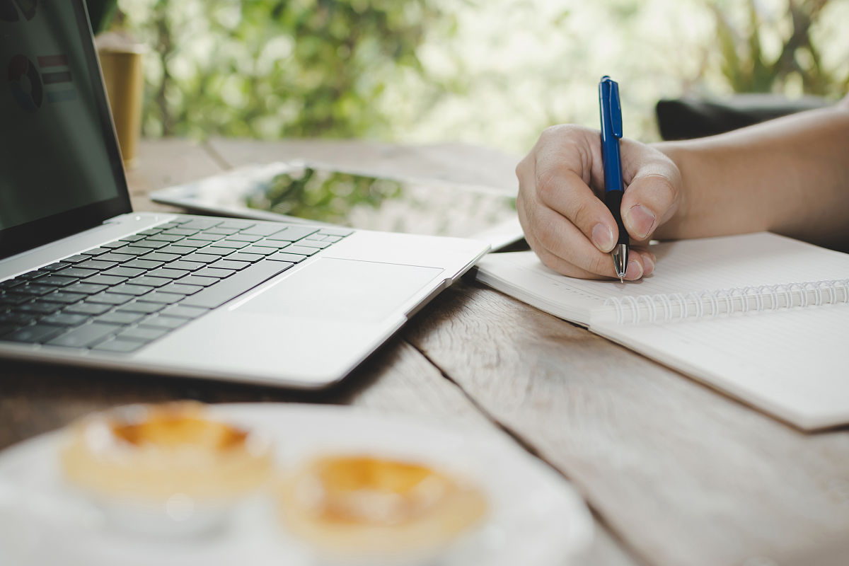 论文写作指南：从大纲到内容